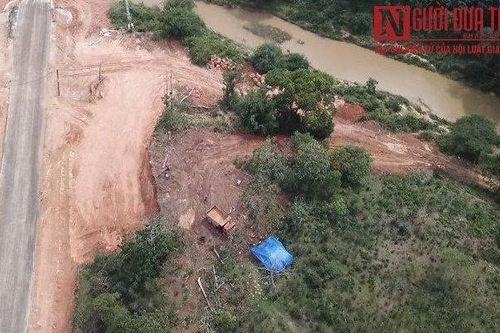 Kon Tum: Thi công quốc lộ 24, ruộng của hàng trăm hộ dân bị vùi lấp