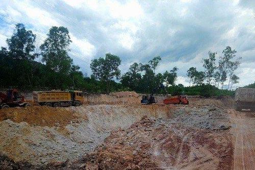 Mỏ đất hết hạn không đóng cửa, một công ty ở Huế bị phạt nặng