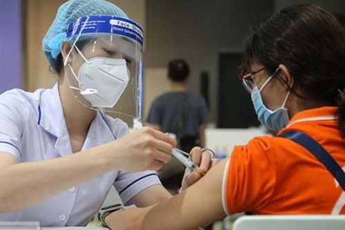 Chuyên gia cảnh báo: 3 ngày đầu sau khi tiêm vắc xin trẻ tuyệt đối không nên làm việc này để ngừa phản ứng