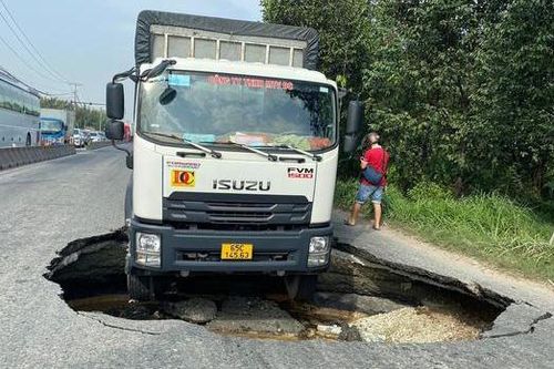 TP.HCM: Hé lộ nguyên nhân xuất hiện 'hố tử thần' suýt 'nuốt chửng' xe tải trên đường Võ Chí Công