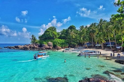 Du lịch nội địa 'bùng nổ' dịp lễ 30/4 và 1/5