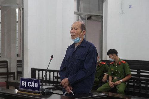 Lừa 'chạy' xin học để chiếm đoạt tiền
