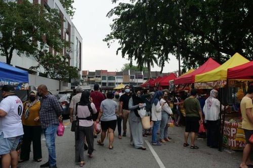 Các phiên chợ Ramadan ở Malaysia tấp nập khi dịch bệnh được đẩy lùi