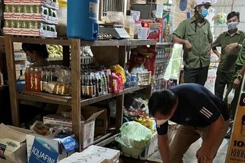 Thuốc lá ngoại ngụy trang trong các bao chứa vỏ trấu