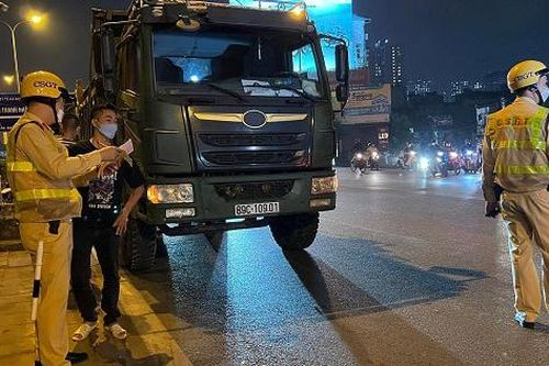 Xử phạt 1.568 xe quá tải lộng hành ở Thủ đô