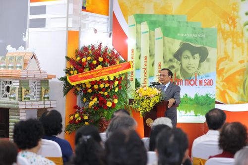 Nguyên Bí thư Thành ủy Hà Nội Phạm Quang Nghị ra mắt tự truyện 'Đi tìm một vì sao'