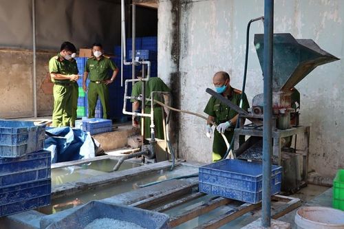 Bắt quả tang doanh nghiệp Bóng đèn Điện Quang xả thải ra môi trường