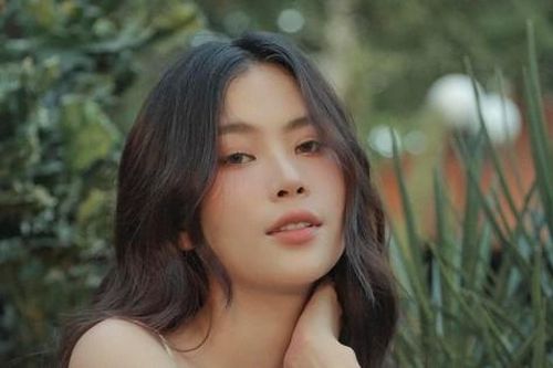 Lộ clip chưa chỉnh sửa của chị gái Nam Em : 'Visual' thế nào mà được khen ngợi hết lời?