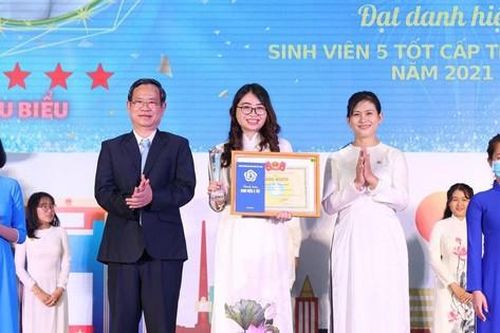 Nữ sinh viên Bình Dương với loạt thành tích ấn tượng