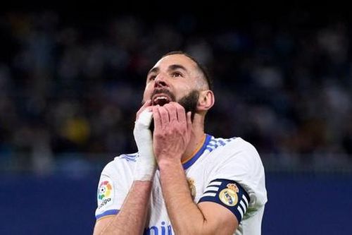 Benzema hỏng 2 quả penalty, Real Madrid vẫn có 3 điểm nhẹ nhàng