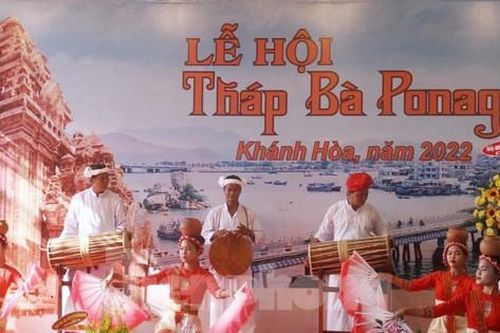 Hàng chục nghìn du khách dự Lễ hội Tháp bà Ponagar - Di sản văn hóa phi vật thể quốc gia