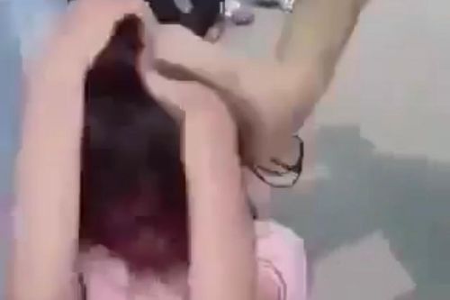 Công an vào cuộc vụ học sinh đánh bạn đánh tơi tả giữa đường