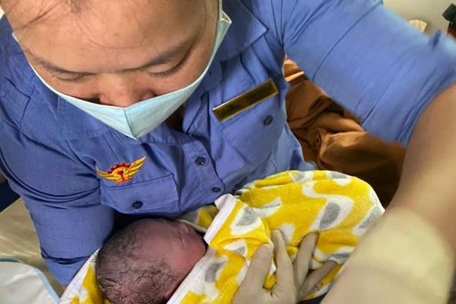 Hỗ trợ thai phụ sinh con an toàn trên chuyến tàu từ TP Hồ Chí Minh ra Hà Nội