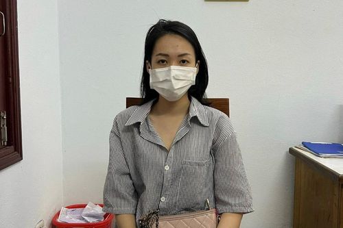 Nữ người mẫu túng thiếu làm liều, thường xuyên trộm tiền bạn cùng phòng để khoe 'vẫn ngon lành'