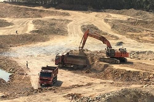 Xử phạt doanh nghiệp không đóng cửa mỏ đất khi giấy phép khai thác hết hiệu lực