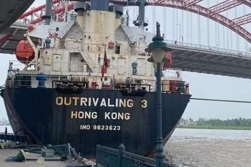 Tàu biển 12.000 DWT suýt va vào cây cầu hiện đại nhất Hải Phòng