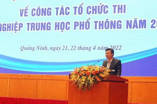 Học sinh lớp 12 đăng ký thi tốt nghiệp theo hình thức trực tuyến