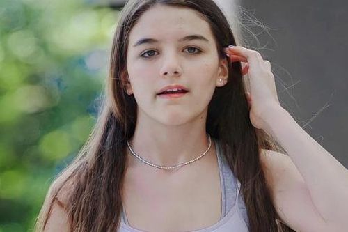 Nhìn lại quá trình trưởng thành của hai 'công chúa' đình đám nhất Hollywood: Ít tuổi nhưng liệu Harper Beckham có thua kém Suri Cruise?