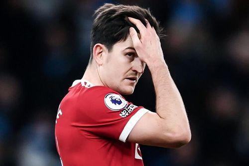 Cảnh sát dò bom ở nhà Maguire