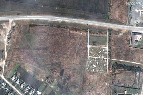 Ảnh vệ tinh cho thấy khu vực nghi có mộ tập thể tại Mariupol