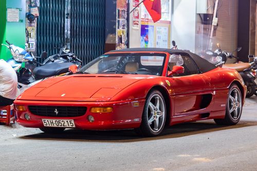 Ông Đặng Lê Nguyên Vũ tậu Ferrari 355 F1 Spider gần 30 năm tuổi