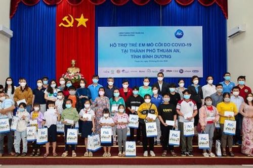Bình Dương: Trao hỗ trợ cho hơn 100 trẻ em mồ côi do Covid-19