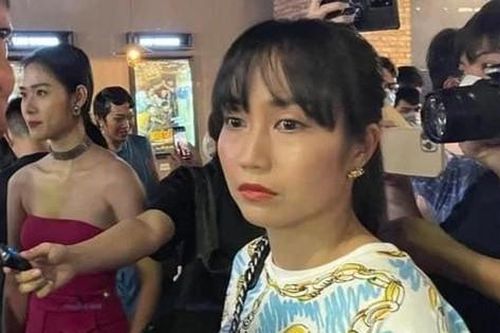 Ốc Thanh Vân thất thần vì bị kẻ gian móc mất điện thoại ngay giữa sự kiện