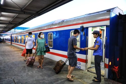 Nhu cầu đi lại tăng cao, đường sắt chạy thêm nhiều tàu dịp 30/4-1/5