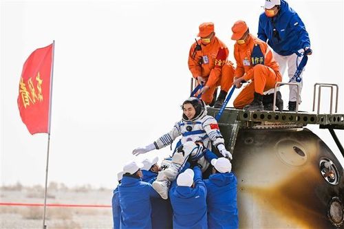 Nga sẽ hợp tác với Trung Quốc về du hành vũ trụ có người lái