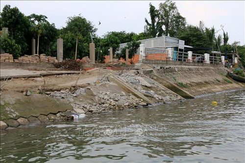 Đồng Tháp: Loay hoay khắc phục kè chống xói lở nhiều lần bị sạt, lún