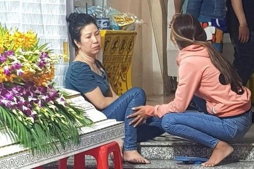Mẹ nữ sinh tử vong nghi do truy đuổi cướp: 'Sao con không bỏ đi, mẹ mua cho con điện thoại khác'