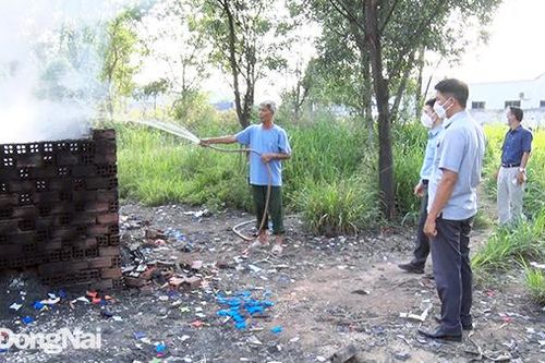 Xử phạt doanh nghiệp đốt chất thải rắn công nghiệp gây ô nhiễm môi trường
