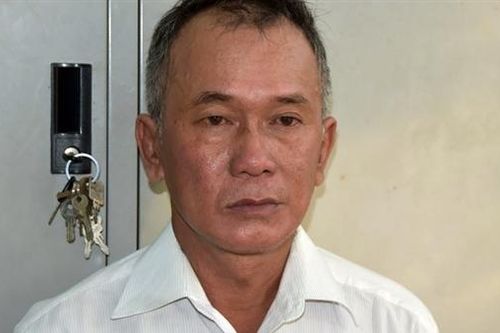 Vờ mua gần 300 tờ vé số rồi vù xe biến mất
