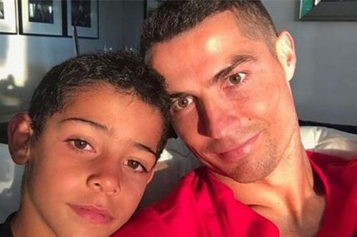 Con trai cả của Ronaldo: 11 tuổi đã có profile đáng nể, tài săn bàn giống hệt bố
