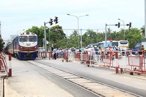 Bài 1: Khi tất cả đã tới hạn