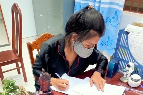 Vào cây xăng bắt 'dế'