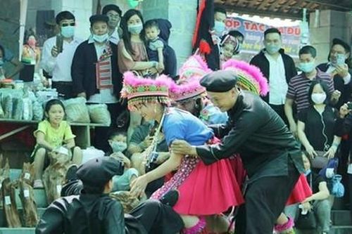 Ngăn chặn, xóa bỏ các biến tướng của tục 'kéo vợ'