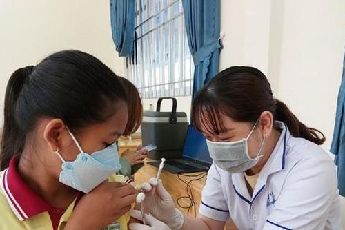 Phụ huynh Sóc Trăng tin tưởng, yên tâm khi con được tiêm vắc xin phòng COVID-19