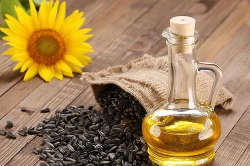 Anh: Một số chuỗi siêu thị hạn chế lượng dầu ăn khách có thể mua