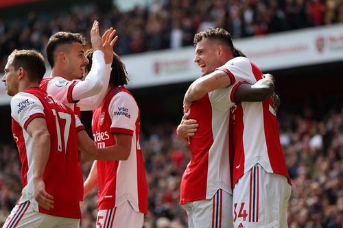 Thắng đậm Manchester United, Arsenal trở lại top 4 Premier League
