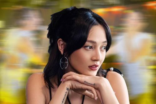 Hậu nghi vấn thái độ với ekip, Bảo Anh ghi điểm tuyệt đối khi bị fan nam nắm tay hoài không buông