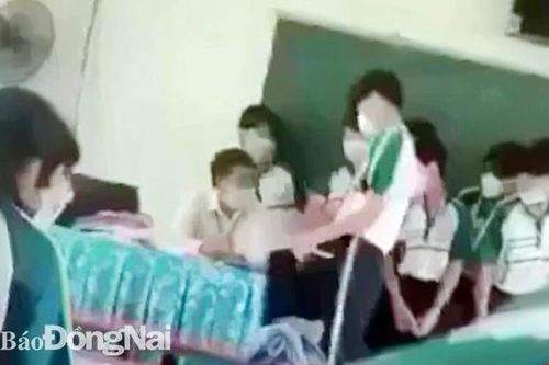 Xử lý nghiêm hành vi ứng xử thiếu chuẩn mực của giáo viên