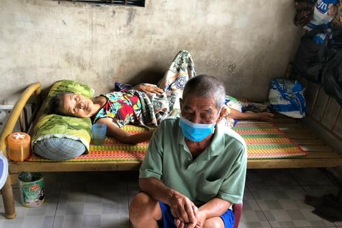 Mở rộng lòng từ: Hai người bệnh một người nuôi