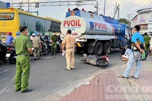 Nữ hiệu trưởng ở TPHCM đi đón con, bị xe bồn ôm cua cán tử vong thương tâm