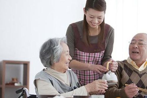 Choáng váng khi biết sự thật vì sao bố chồng lại ưu ái, còn mua xe ô tô tiền tỷ tặng chị dâu