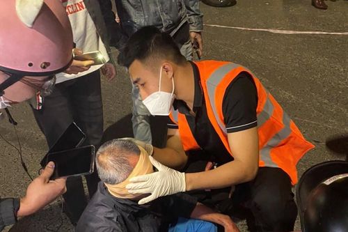Những 'thiên thần' áo cam trên đường phố