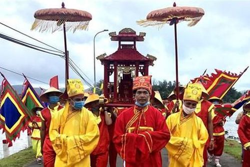 Di sản gồng mình gánh ai?