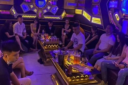 Quảng Nam: Khởi tố 5 đối tượng mở 'tiệc' ma túy trong quán karaoke