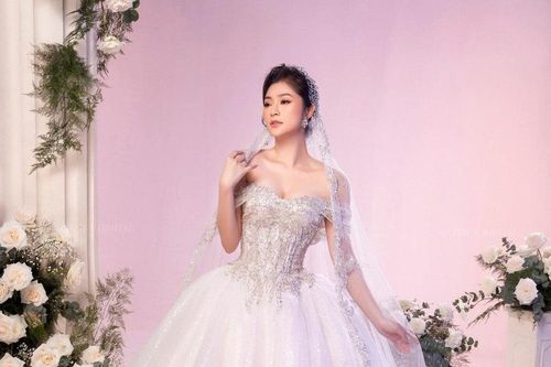 Thanh Trúc diện váy cưới hóa nàng dâu xinh đẹp