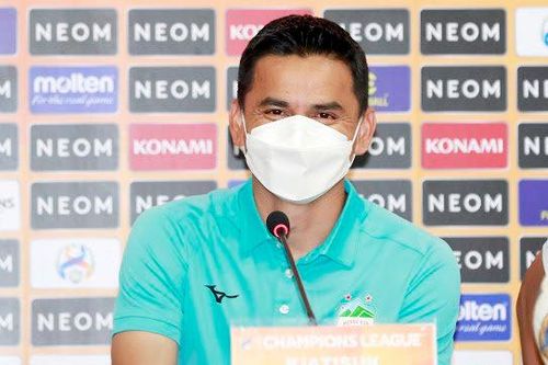 HLV Kiatisak: 'Chúng tôi sẽ cố gắng giành điểm trước Jeonbuk'